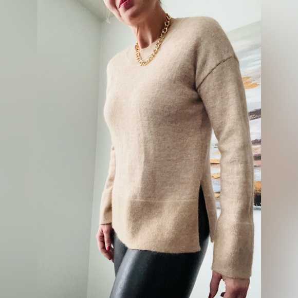 Banana Republic Sweaters - BANANA REPUBLIC Brushed Knit Sweater Medium
